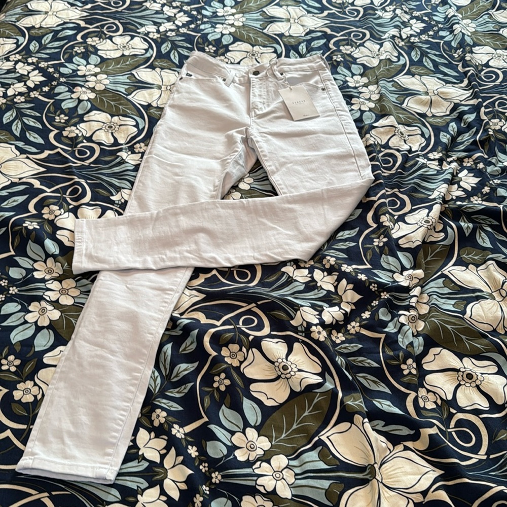 KanCan white jeans size 7/27 NWT